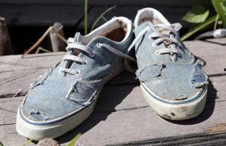 国产鞋子坏了视频,视频揭露耐用性问题