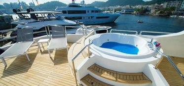 三亚游艇视频国产,国产奢华，碧海蓝天下的畅游体验